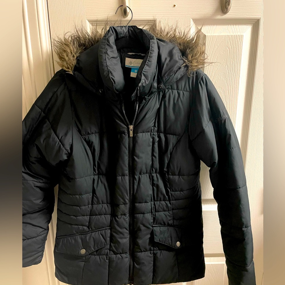 Excellent used condition! Super warm coat with hood.